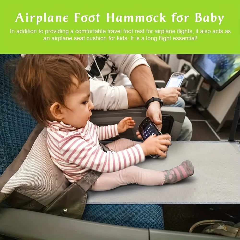 Kind mit Fußstütze im Flugzeug – entspannte Sitzposition auf Langstrecke