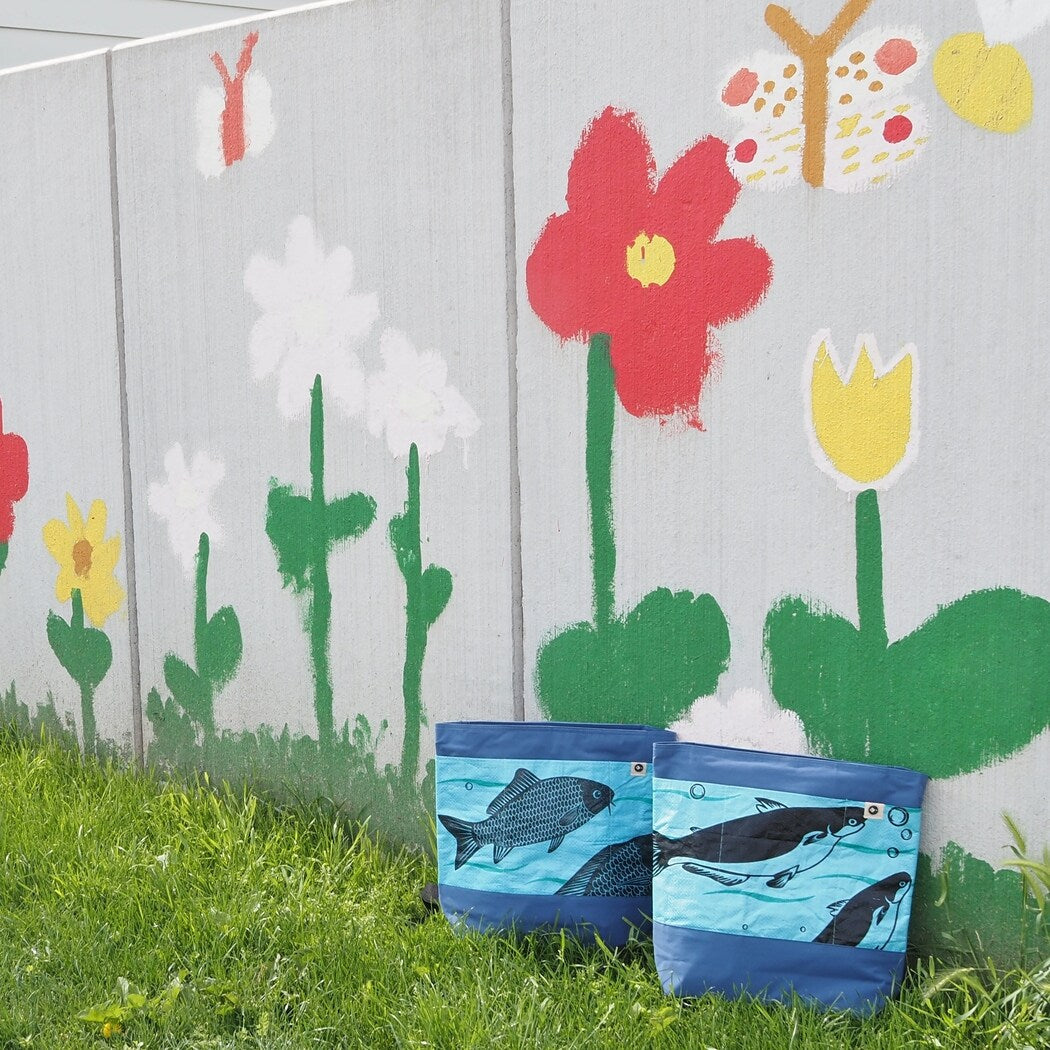 Nachhaltiger Kinderrucksack Hellblau aus recycelten Materialien Kambodscha